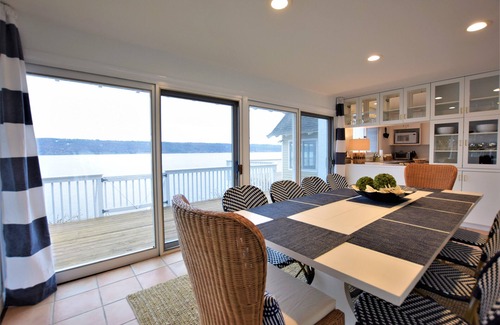 Ithaca House | Amazing Lake House With Private Beach And Docks