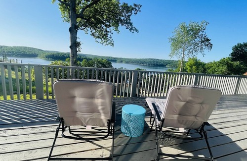 Henderson Cottage | Amazing Lake View 3-bedroom Cottage close to ramp