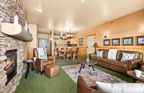 Two Harbors Apartment | Amazing Lake View King Suite, Kitchen & Pools
