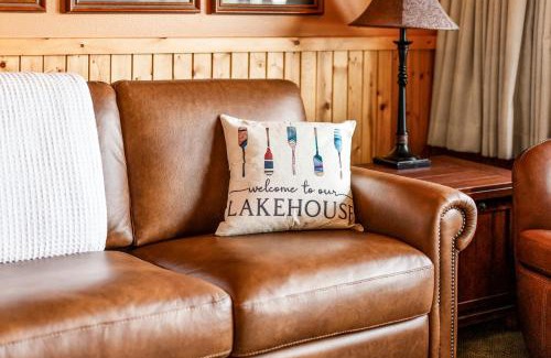 Two Harbors Apartment | Amazing Lake View King Suite, Kitchen & Pools