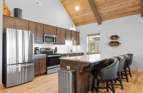 Table Rock Cabin | Amazing Lake View! No Stairs Cabin! Indoor Pool!