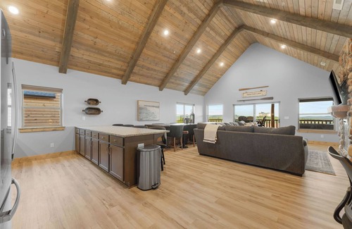 Table Rock Cabin | Amazing Lake View! No Stairs Cabin! Indoor Pool!