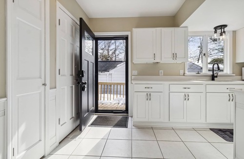 Farwell House | Amazing lake views for the perfect family getaway at the Lake Thirteen Retreat!