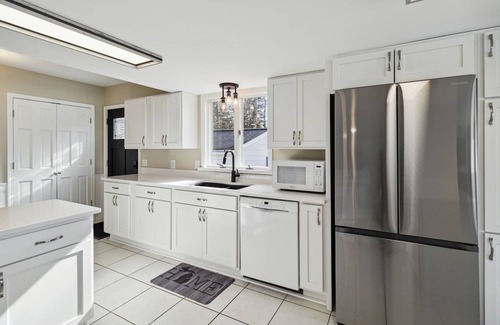 Farwell House | Amazing lake views for the perfect family getaway at the Lake Thirteen Retreat!