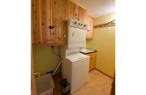 Tofte House | Amazing Lakefront Views! Mins to Lutsen Mountain!