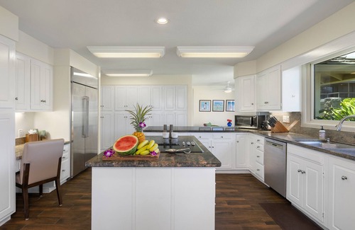Kailua House | Amazing & Large Kailua Beachfront for up to 14 guests