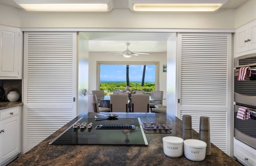 Kailua House | Amazing & Large Kailua Beachfront for up to 14 guests