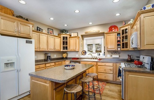 Redgranite Cabin | Amazing Large Sandy Beach, Hot tub, Fireplace, Dog Welcome, Kayaks, Paddleboards