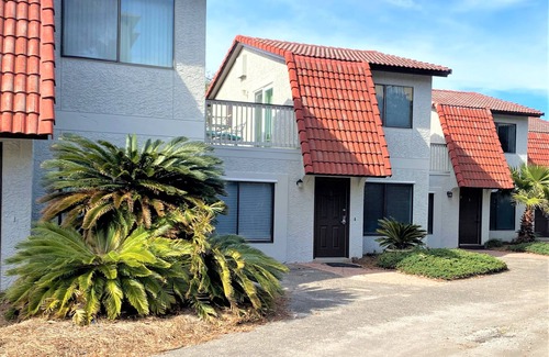 Santa Rosa Beach House | Amazing Location in Beautiful Blue Mountain Beach. 75 Yards from the Sand.