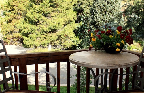 Vail House | Amazing location in West Vail… 10 Steps from the Matterhorn Bus Stop!
