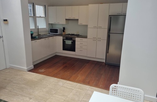 Woollahra Apartment | Amazing location, privacy and comfort! Walk to Bondi Junction, Queen St & parks