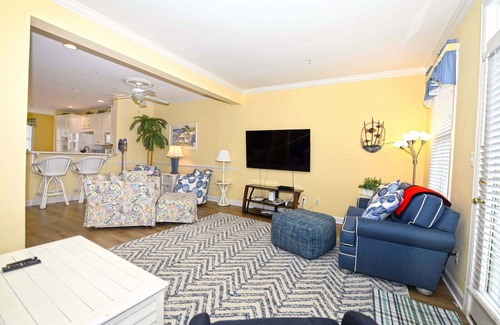 Sunset Island House | Amazing Luxury 5 Bedroom Townhouse with Free WiFi In Gated Community On Bayside With Indoor/Outdoor Pools, Private Beaches, Restaurant, And Only Ten Minutes From Beach! Linens included