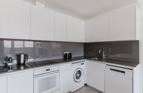 Palma-Palmilla Apartment | Amazing Martiricos - La Roca 2BR w/Washer, nr Food, by Blueground