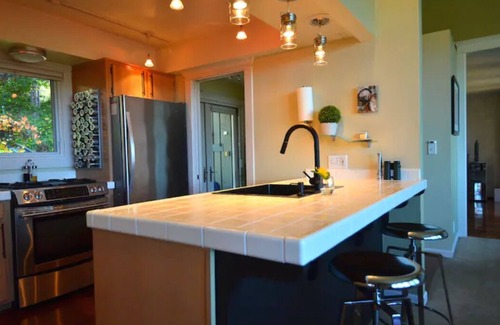 Roseburg Bed & Breakfast | Amazing Mid-Century Modern Home-Incredible Views!