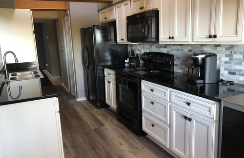Pisgah Forest House | Amazing Mountain Views! Dog friendly, minutes to Pisgah Forest!