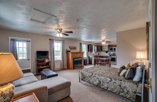 Luray Cottage | Amazing Mountain Views. Close to Everything!
