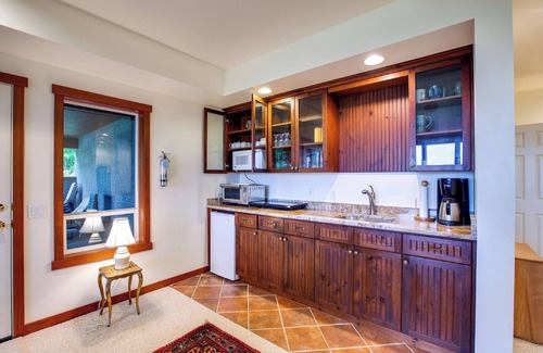 Deming Apartment | Amazing Mountain Views - Hot Tub - Pets Ok - Sleeps 6