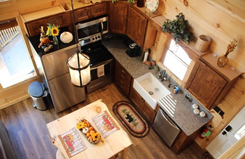 Gatlinburg Cabin | Amazing MTN Views/Location, Minutes to Gatlinburg, Hot Tub, Pool Table, WIFI
