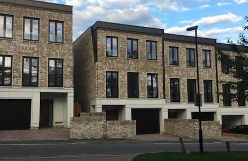 Whittington House | Amazing new built townhouse with garden in London