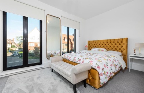 Whittington House | Amazing new built townhouse with garden in London