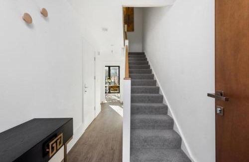 Whittington House | Amazing new built townhouse with garden in London