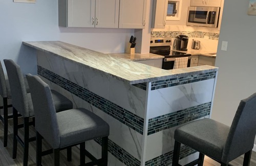 Red Hook Condo | Amazing new/modern condo-Walk to beach, Marina and pools. Red Hook/bars near by!