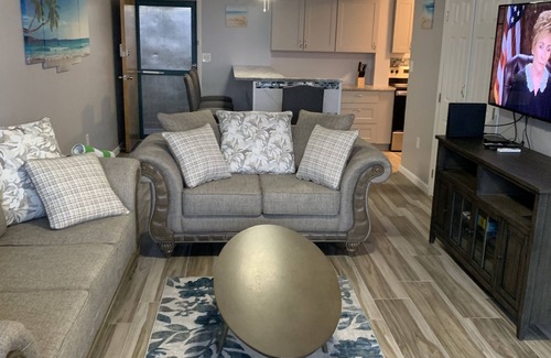 Red Hook Condo | Amazing new/modern condo-Walk to beach, Marina and pools. Red Hook/bars near by!