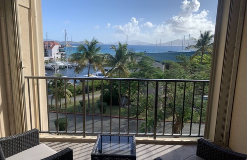 Red Hook Condo | Amazing new/modern condo-Walk to beach, Marina and pools. Red Hook/bars near by!