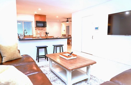 Imperial Point House | Amazing New *Pool*BBQ*Fire Pit* Mins to Beach