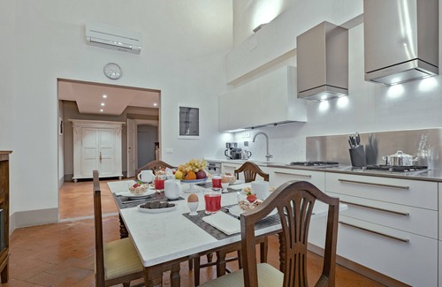 Duomo Apartment | Amazing Noble Luxury House in the heart of Florence, Duomo, SMN, AC, elevator