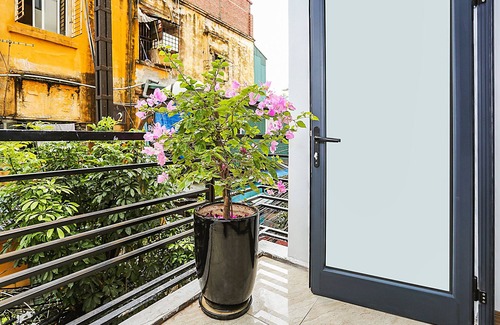 Ba Dinh Apartment | Amazing NYT Home Balcony Cozy Studio