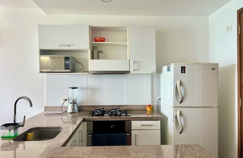 Marbella Apartment | AMAZING! OCEAN FRONT, 2B 2BH CONDO, INFINITY POOL, GYM, 5MIN TO HISTORIC CENTER