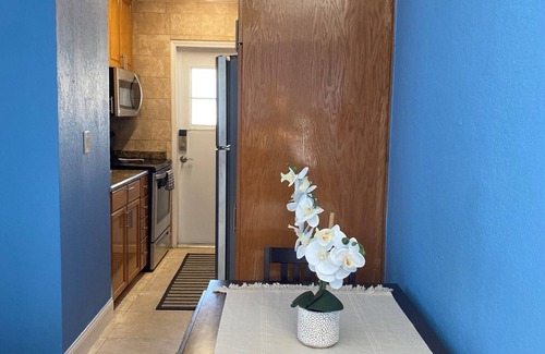 Hollywood Condo | Amazing Ocean Front 2-bdrm Apartment, right on the Hollywood Broadwalk!