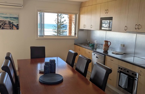 The Entrance Apartment | Amazing Ocean Views, Spacious Waterfront Holiday Apartment
