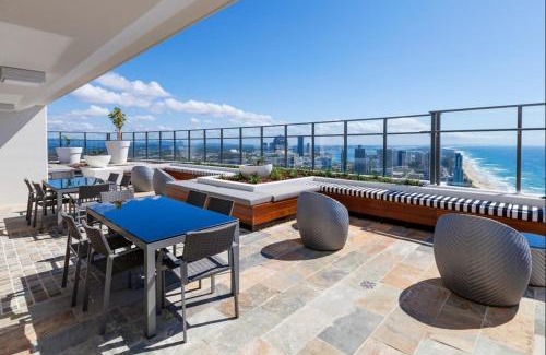 Surfers Paradise Apartment | Amazing Ocean View Apartment in Surfers Paradise
