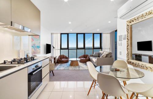 Surfers Paradise Apartment | Amazing Ocean View Apartment in Surfers Paradise