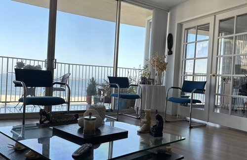Waterfront Apartment | Amazing ocean view in a historic Long Beach building in downtown