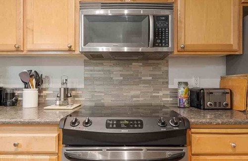 Seaview Condo | Amazing Ocean View, Pets Ok, Relaxing, Steps to beach (SeaLaView)