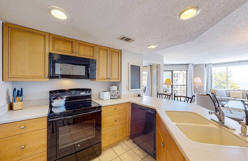 Palmetto Dunes Condo | Amazing ocean-view condo steps from the beach - pools, hot tubs & gym on-site