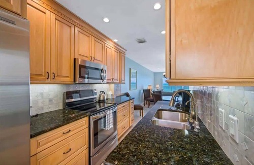 Madeira Beach Apartment | Amazing Ocean View, Pool @ Mad. Beach- John's Pass