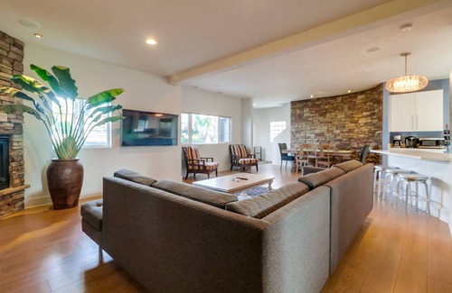 Ocean Beach House | Amazing Ocean Views, Close to Downtown, Rooftop Jacuzzi, Modern and Spacious
