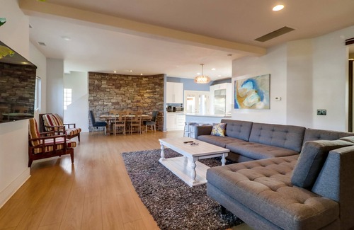 Ocean Beach House | Amazing Ocean Views, Close to Downtown, Rooftop Jacuzzi, Modern and Spacious
