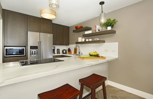 Waikiki Condo | Amazing OCEAN VIEWS, Full Kitchen, Washer/Dryer, Pool, Newly Renovated 2018