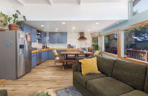 Agate Beach House | Amazing Ocean Views with Hot Tub, Family Friendlynn