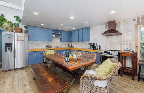 Agate Beach House | Amazing Ocean Views with Hot Tub, Family Friendlynn
