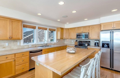 Rockaway Beach House | Amazing Oceanfront Home -Two Master Suites!