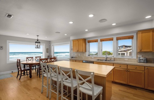 Rockaway Beach House | Amazing Oceanfront Home -Two Master Suites!