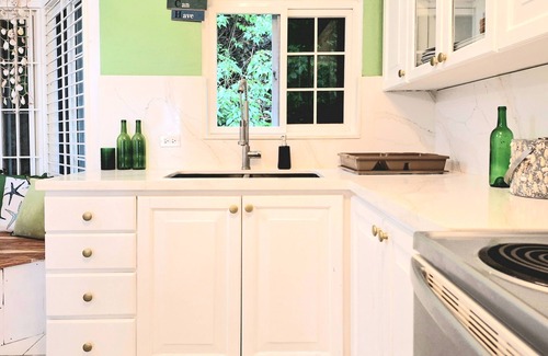 Ocho Rios Apartment | AMAZING OCEANVIEW LOCATION! 3 BR-Walk to town and beach
