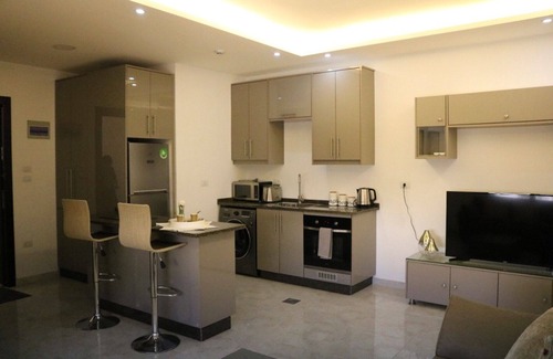 Jabal Al-Hussein Apartment | Amazing one Bedroom Apartment in Amman, Elwebdah 5