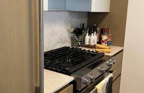 Navy Yard Apartment | Amazing One BR Sanctuary Luxurious with Tall Windows near the Navy Yard Metro
